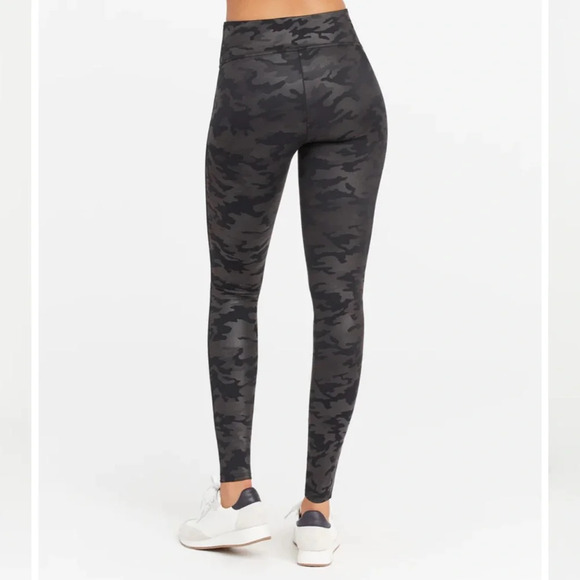 Spanx Faux Leather Leggings Matte Camo Petite Small Athleisure Shapewear Casual - Picture 2 of 9